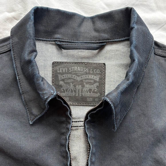 Levi's Men's Dark Denim Jacket - Picture 6 of 7